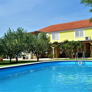 https://studio-apartment-luka-5-benkovac.hotelinzadar.com